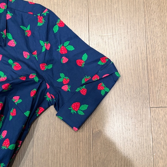 🆕 Kate Spade tossed strawberry shirtdress - Picture 6 of 9